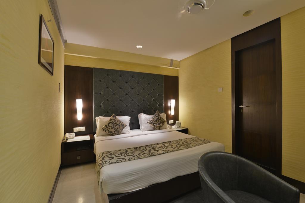 The Golden Oak Hotel Raipur  Exterior photo